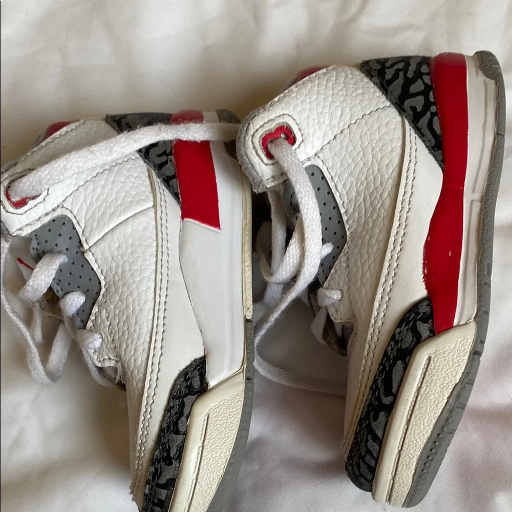 Jordan For kids White and Gray Low-Top Sneakers with Textured Design Size 6C